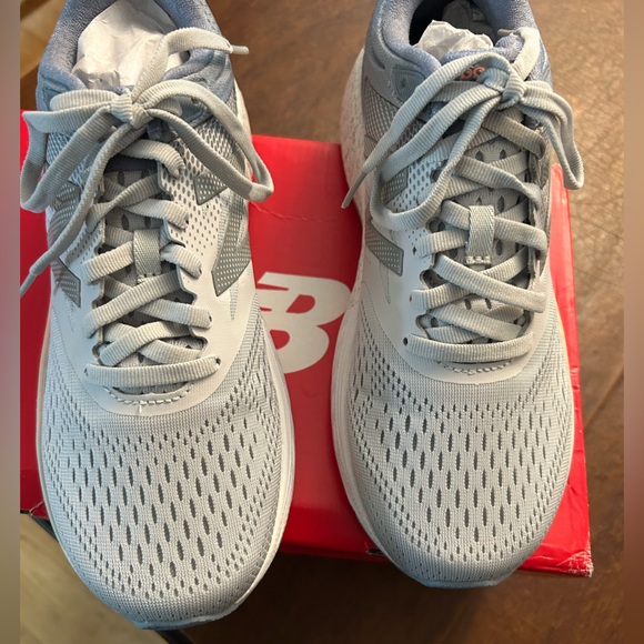 New Balance Women's Gray Running Shoes- New in Box size 8 medium width - Picture 3 of 16